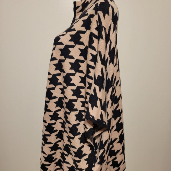 Jones New York Poncho Black and Tan Houndstooth Zip Up - Picture 3 of 8